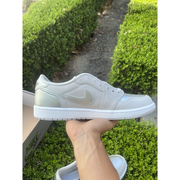 Athletic_Shoes